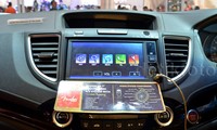 Sistem audio Fender pada New Honda CR-V 2.4 L Prestige AT Special Edition menggunakan 6 Channel Amplifier dengan 8 speaker, yang terdiri dari 4 buah tweeter yang ditempatkan di depan dan belakang, serta 4 buah speaker yang terdapat di depan dan belakang. Aris Ginanjar/detikOto.