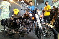 Di GIIAS, Royal Enfield menampilkan rangkaian motornya meliputi tipe Bullet (500cc), tipe Classic bergaya retro (500cc dan Classic Chrome) dan Continental GT (535cc) cafe racer.