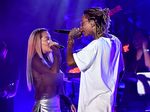 Rita Ora Superseksi Tanpa Bra di Panggung