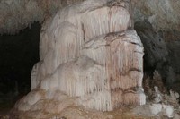 Inilah batu Kabah yang terbentu secara alami. Sejak pertama kali ditemukan warga setempat, bentuknya sudah seperti ini (Kurnia/detikTravel)