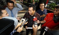     Ditanya soal dugaan mark up anggaran dari proyek senilai Rp 16 miliar itu, Marisi mengaku tak tahu menahu.     