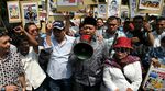 Massa Demo Rumah Ahok