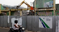 Stadion Lebak Bulus dibongkar untuk mempercepat proses pembangunan depo mass rapif transit (MRT).
