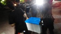 Penggeledahan yang berlangsung selama sekitar 3 jam itu berlangsung tertib dan aman.