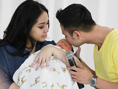 Raffi Belum Bisa Ganti Popok Rafathar, Terus Bisanya Apa Fi?