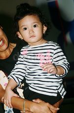 Ariana Grande Centil di Jakarta, Wajah Tanpa Make-up Ayu Ting Ting