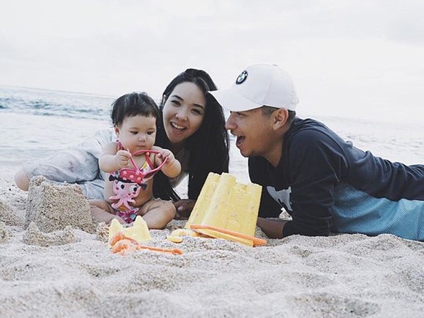 Gemes Maksimal! Gempita Marten Super Cute di Pantai Bali