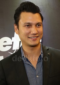 Suami Titi Kamal itu memang cocok diberi predikat hot daddy. Pool/Palevi S/detikFoto.
