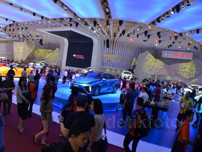 Menjelang Hari Terakhir, Pengunjung Padati GIIAS 2015