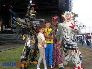 Museumsuferfest Hari ke-1, dari Foto Bareng Gatotkaca hingga Dangdutan di Tepi Sungai Main