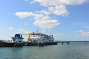 Wisata ke Raja Ampat Makin Aman & Murah Naik KMP Lema