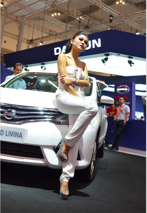 Cerita SPG Tahan Sakitnya Berdiri Berjam-jam Selama Pameran Mobil