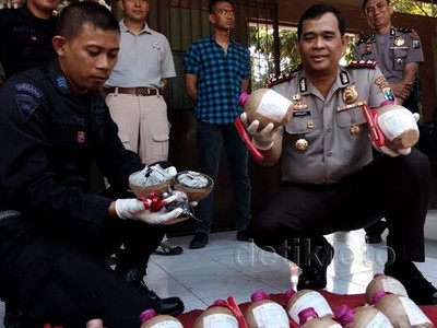Ini Penampakan Kardus Diduga Berisi Bom di Tol Dupak