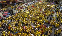 Jumlah demonstran di daerah Plaza Rakyat membludak. Para demonstran yang berkumpul membuat lautan kuning di lokasi. Athit Perawongmetha/Reuters/detikFoto.