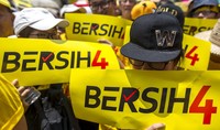 Puluhan ribu orang dilaporkan telah berkumpul di Lapangan Merdeka yang menjadi tempat aksi demo. Athit Perawongmetha/Reuters/detikFoto.