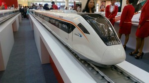 Jepang dan China Banting Harga Proyek Kereta Cepat, Ini Tanggapan Jokowi