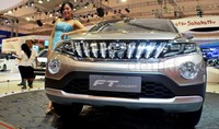 FT Concept dirancang sebagai mobil kompak berkapasitas 7 penumpang yang mengusung konsep desain yang Tough and Masculine SUV. Dengan warna warm silver metallic dan lekukan garis karakter bodi yang tegas, membuat mobil ini semakin terlihat kuat dan gagah. Pool/Aris Ginanjar/detikFoto.