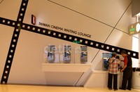 Desain lounge bioskop yang kekinian.