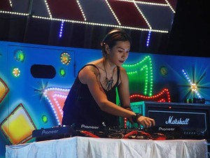 Nge-DJ di Klab Sudah Biasa, DJ Tiara Eve Pilih Tampil di Truk