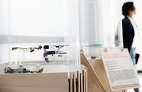 Aneka jenis Google Glass yang dipamerkan di lobi museum. Ini salah satu koleksi dalam kategori teknologi terkini (Ari Saputra/detikTravel)