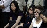 Velove Vexia tampak hadir dalam sidang pembacaan dakwaan sang ayah.