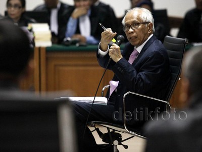 Sidang Pembacaan Dakwaan OC Kaligis