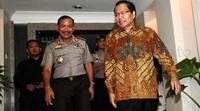 Ketika meladeni foto dengan media, keduanya langsung masuk ke ruang menteri. Pertemuan juga dilakukan tertutup.