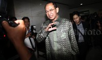 Suryadharma disangkakan melakukan pidana sebagaimana Pasal 2 ayat 1 atau Pasal 3 jo. Pasal 18 Undang-Undang Nomor 31 Tahun 1999 sebagaimana telah diubah dengan Undang-Undang Nomor 20 Tahun 2001 tentang Pemberantasan Tindak Pidana Korupsi jo. Pasal 55 ayat 1 ke-1 KUHP jo. Pasal 65 ayat 1 KUHP.