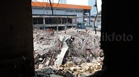 Puluhan ruko yang ada di pasar itu dibongkar. Ruko-ruko tersebut dibongkar karena masa sewanya sudah habis. Pool/Lamhot Aritonang/detikFoto.