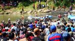 Ribuan Warga Pesta Parak Iwak di Sungai Serayu
