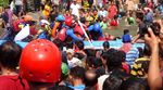 Ribuan Warga Pesta Parak Iwak di Sungai Serayu