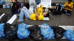 Begini Cara Demonstran Anti PM Najib Kelola Sampah