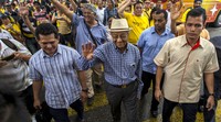 Mantan Perdana Menteri Malaysia Mahathir Mohamad juga ikut dalam aksi demo yang digelar pada Minggu (30/8/2015). Athit PerawongmethaReuters/detikFoto.
