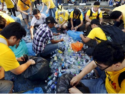 Begini Cara Demonstran Anti PM Najib Kelola Sampah