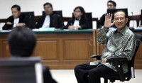 Menurut Jaksa, perbuatan Suryadharma menunjuk orang-orang tertentu sebagai petugas PPIH dan petugas pendamping Amirul Hajj tidak sesuai ketentuan mengakibatkan berkurangnya keuangan negara berjumlah Rp 13,13 miliar.