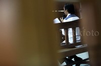 Sebelumnya Mandra didakwa memperkaya diri Rp 1,4 miliar dalam perkara korupsi program siap siar di LPP TVRI.