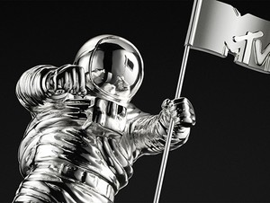 Ini Daftar Lengkap Pemenang MTV VMA 2015!