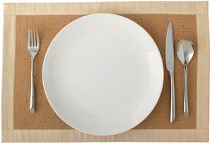 Wah, Alas Piring di IKEA Ini Dilengkapi Tempat Khusus Ponsel!