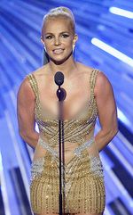 Britney Spears Nggak Kalah Seksi dari Nicki Minaj di MTV VMA