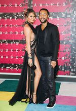Istri John Legend Tampil Tanpa Underwear di MTV VMA 2015