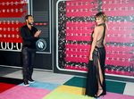 Istri John Legend Tampil Tanpa Underwear di MTV VMA 2015