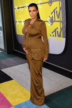 Gaya Hamil Kim Kardashian di MTV VMA 2015, Love It or Leave It?