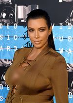 Gaya Hamil Kim Kardashian di MTV VMA 2015, Love It or Leave It?