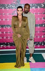 Gaya Hamil Kim Kardashian di MTV VMA 2015, Love It or Leave It?