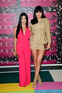 Penampilan Kourtney dan Kylie di MTV VMA 2015. Frazer Harrison/Getty Images/detikFoto.