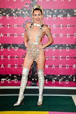 Miley Cyrus Nyaris Bugil di MTV VMA 2015, Ini Foto-fotonya!