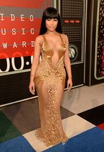 Sexy in Gold! Nicki Minaj Pamer Tubuh Montok