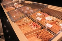 Inilah ragam kushiage spesial yang yang bisa dipilih untuk digoreng sendiri.​ Ada ayam, daging, jamur, hingga beragam seafood.​