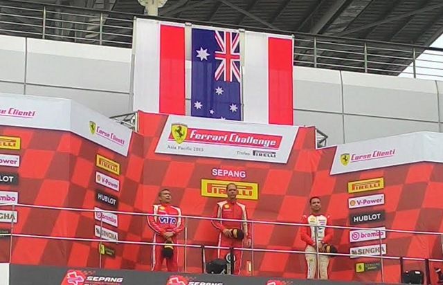 Bendera Indonesia Berkibar di Ferrari Challenge