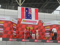      Meski begitu, dua bendera Merah Putih bisa dikibarkan di Sirkuit Sepang. (Rangga Rahadiansyah/Detik Oto).